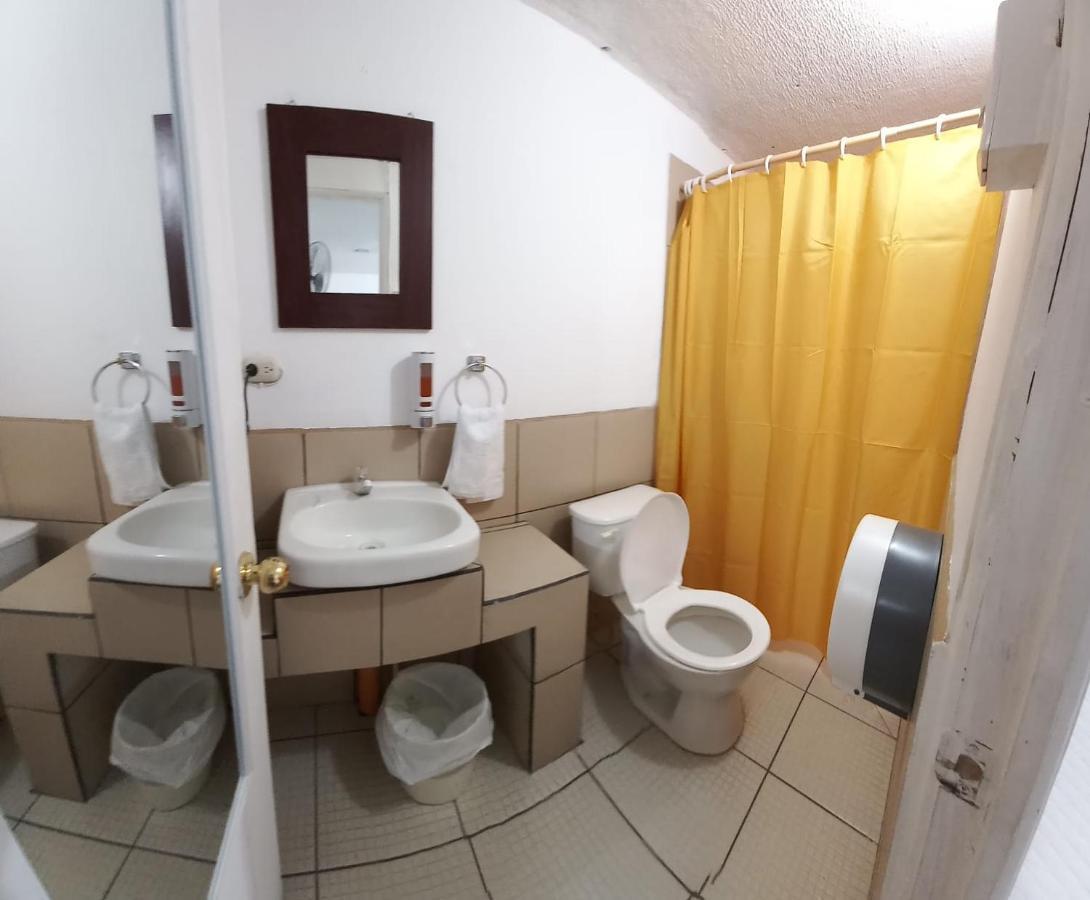 Global Airport Inn Free Shuttle Guatemala City Exteriör bild