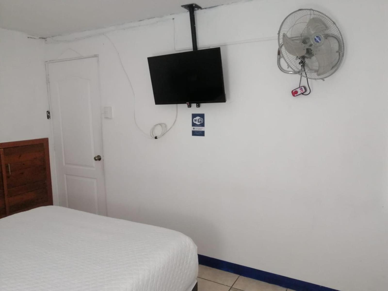 Global Airport Inn Free Shuttle Guatemala City Exteriör bild